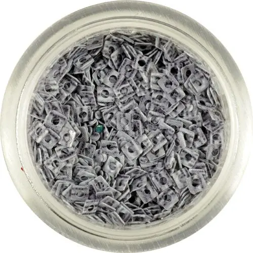 Lyukas kis négyzet - szürke, csíkos