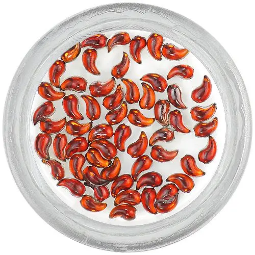 Barna körömdíszítő kövecskék – hajlított könnycseppek